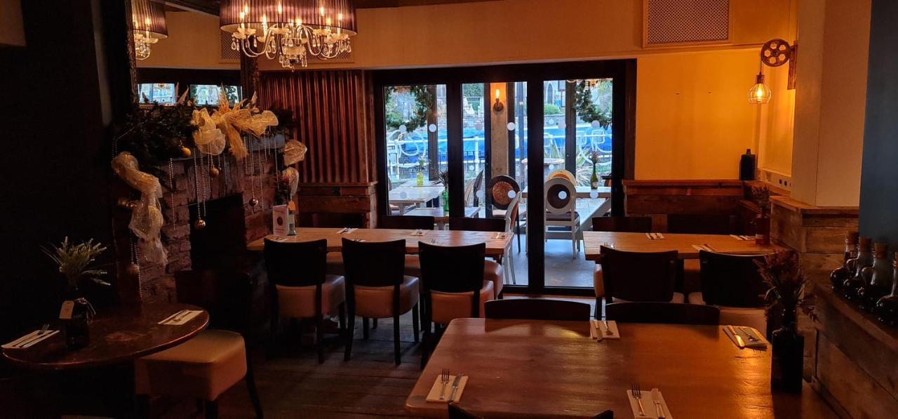 The Waterside Bar, Rooms & Restaurant Swinton  Exterior photo